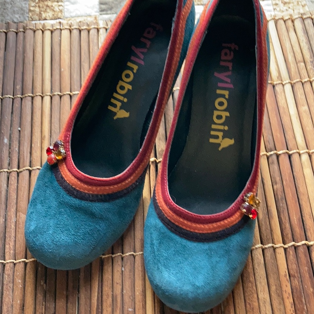Suede Pumps - Picture 7 of 8